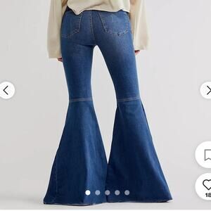 Free People Medium Wash High-Rise Ultra Bell Bottom Blue Jeans | Size 28x32